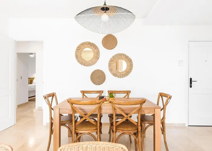 With Terrace And Private Parking Appartamento Radazul